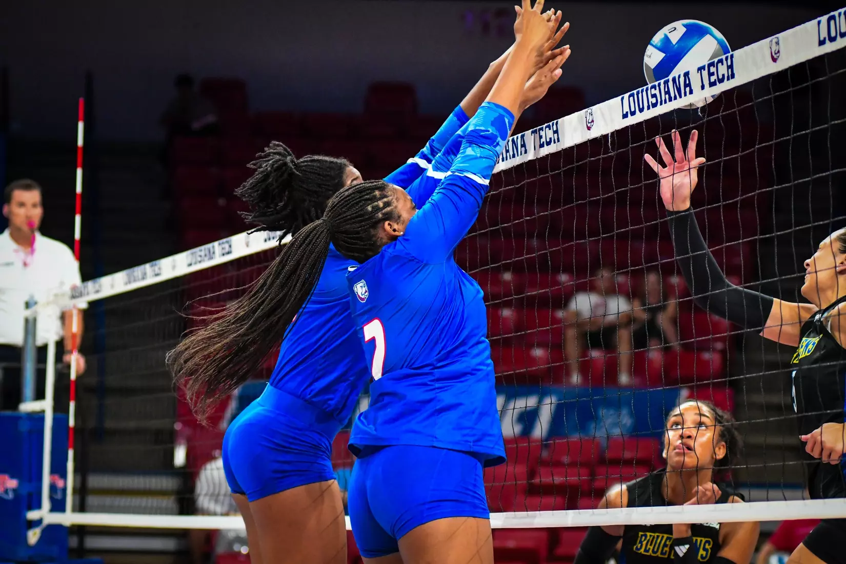Bulldogs come up short on Friday night in back-and-forth match versus Blue Hens inside the Thomas Assembly Center