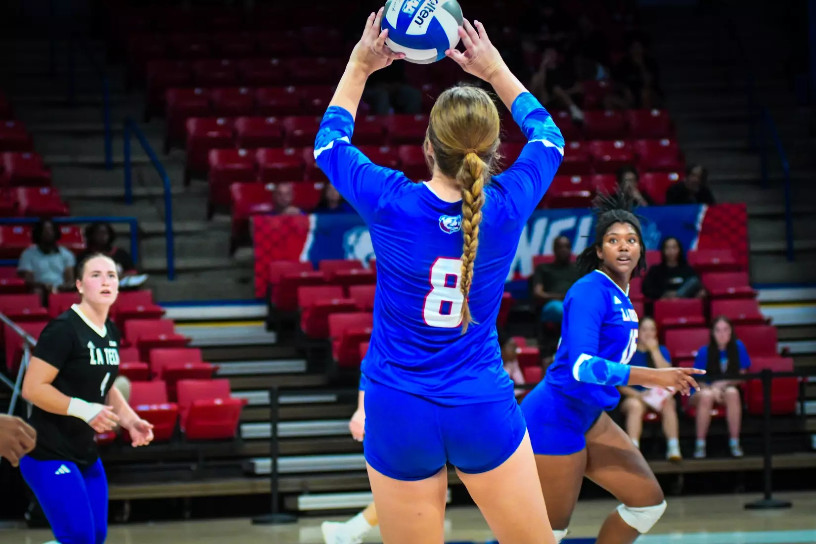Bulldogs come up short on Friday night in back-and-forth match versus Blue Hens inside the Thomas Assembly Center