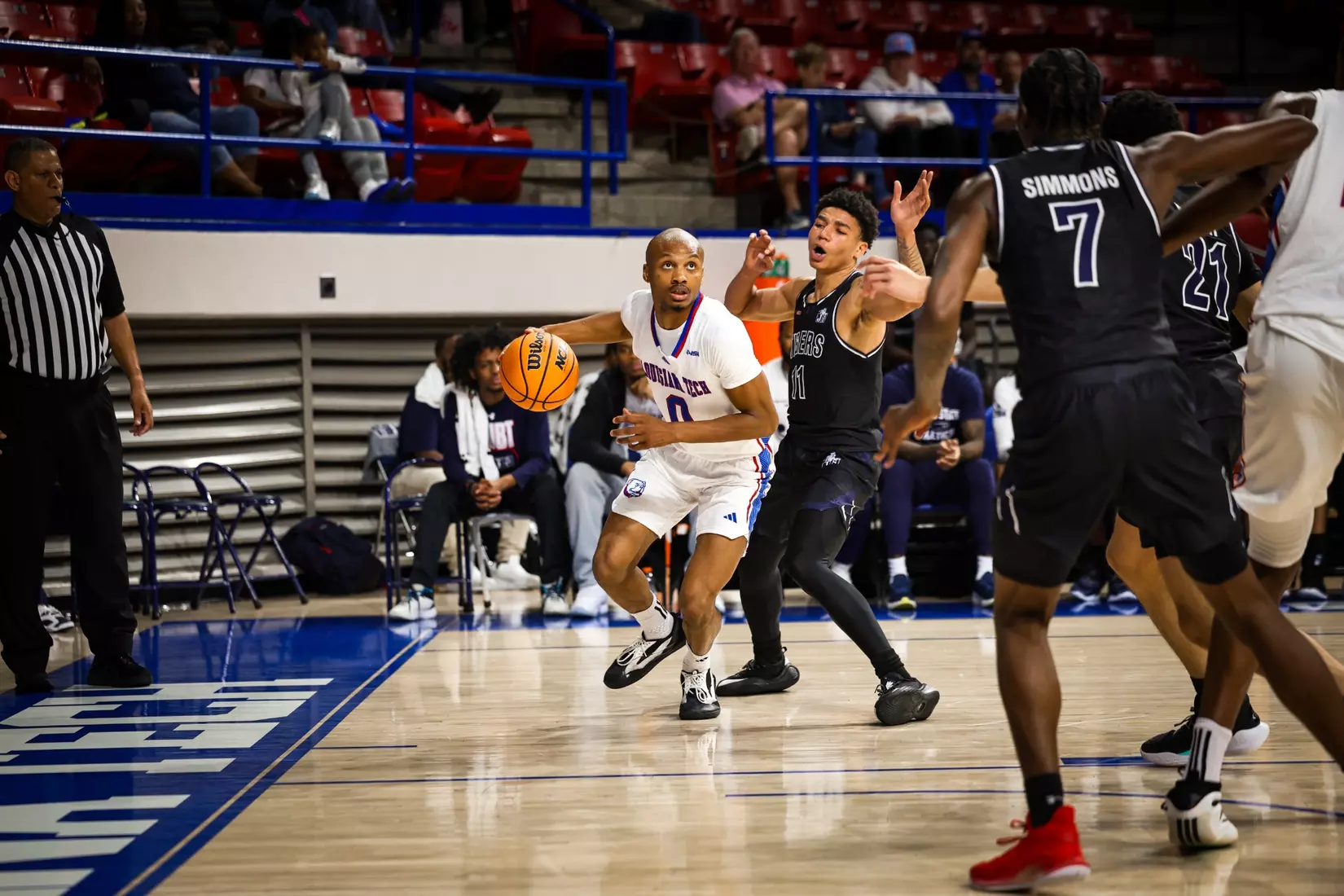 Bulldogs clamp down defensively, defeat Tigers 68-51