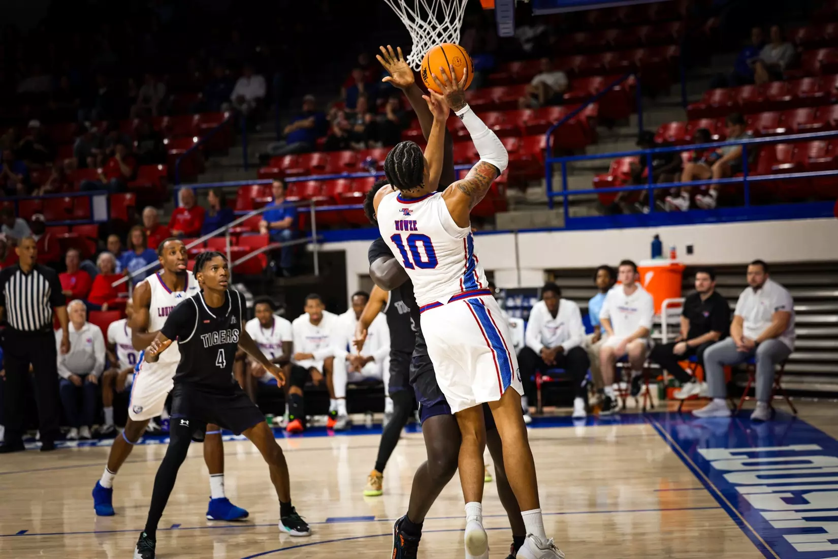 Bulldogs clamp down defensively, defeat Tigers 68-51