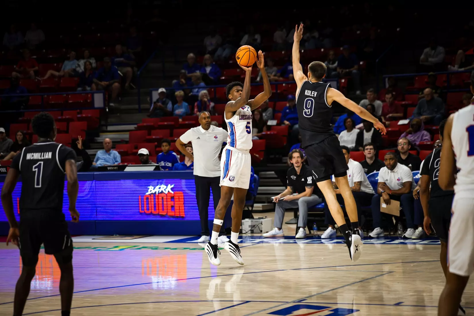Bulldogs clamp down defensively, defeat Tigers 68-51