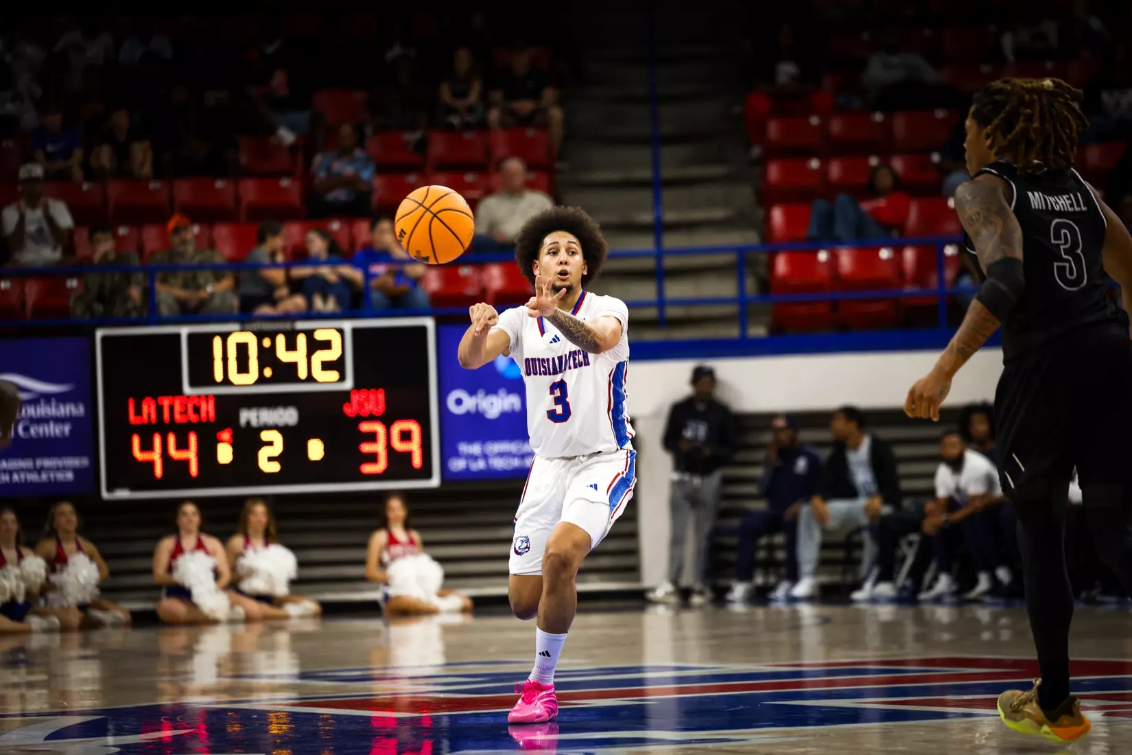 Bulldogs clamp down defensively, defeat Tigers 68-51