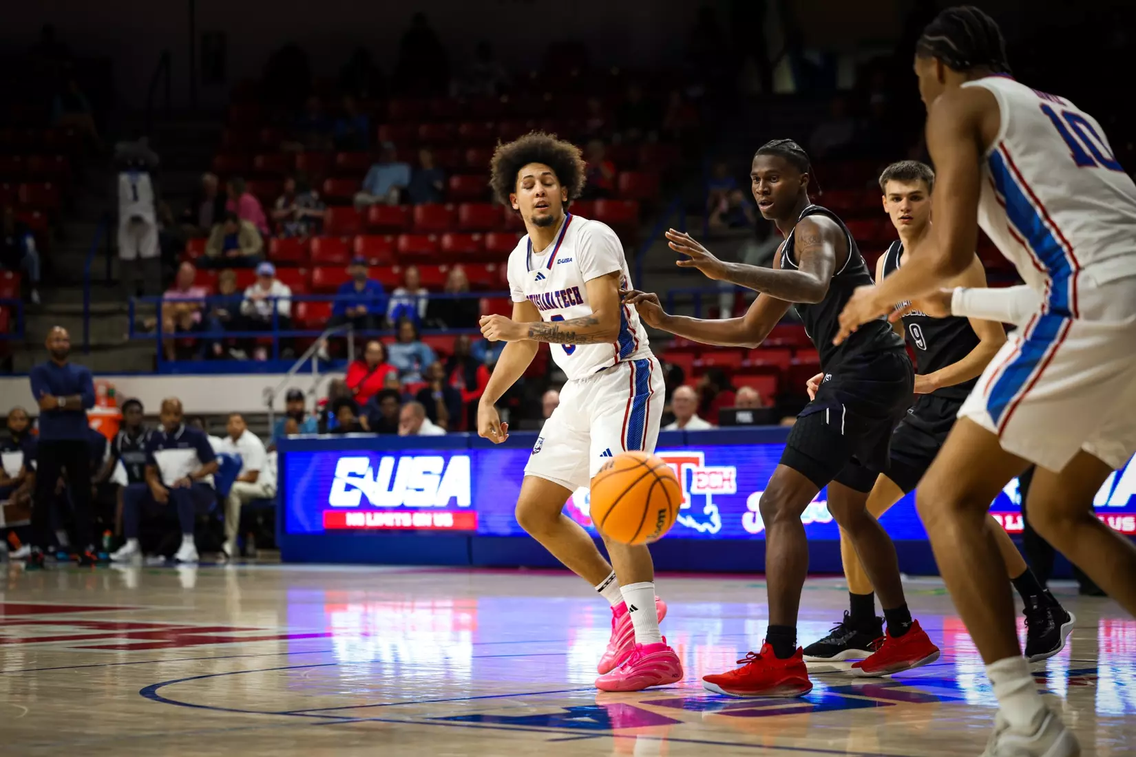 Bulldogs clamp down defensively, defeat Tigers 68-51