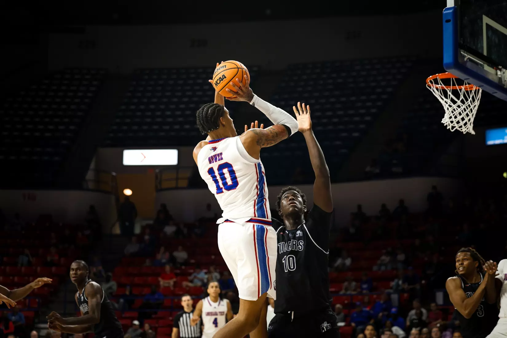 Bulldogs clamp down defensively, defeat Tigers 68-51