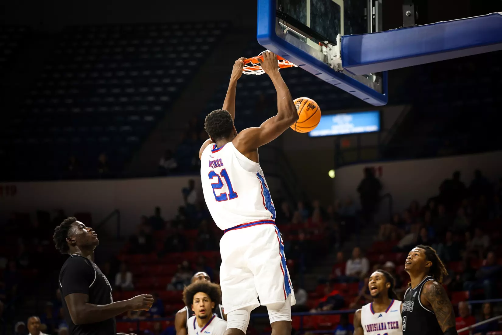Bulldogs clamp down defensively, defeat Tigers 68-51