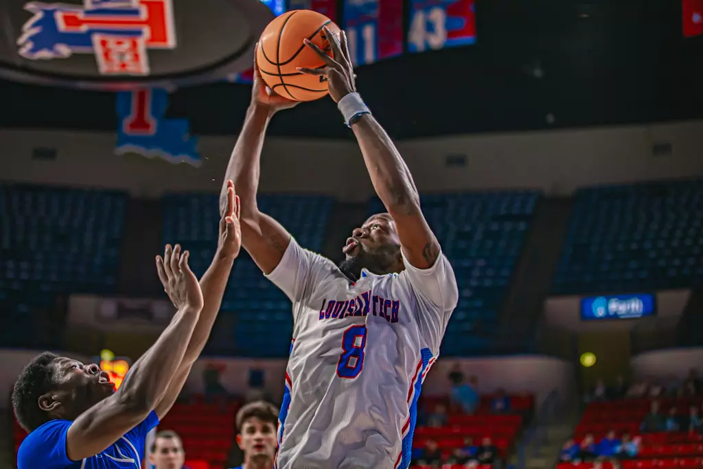 Bulldogs outlast Sycamores, 75-73, in first game of MTE