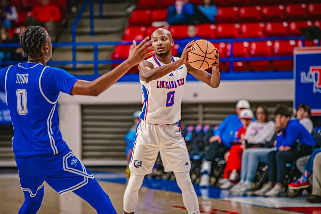 Bulldogs outlast Sycamores, 75-73, in first game of MTE