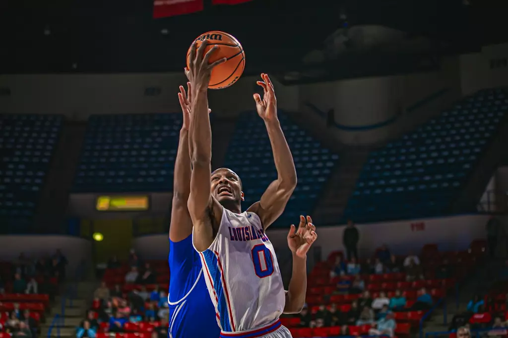 Bulldogs outlast Sycamores, 75-73, in first game of MTE