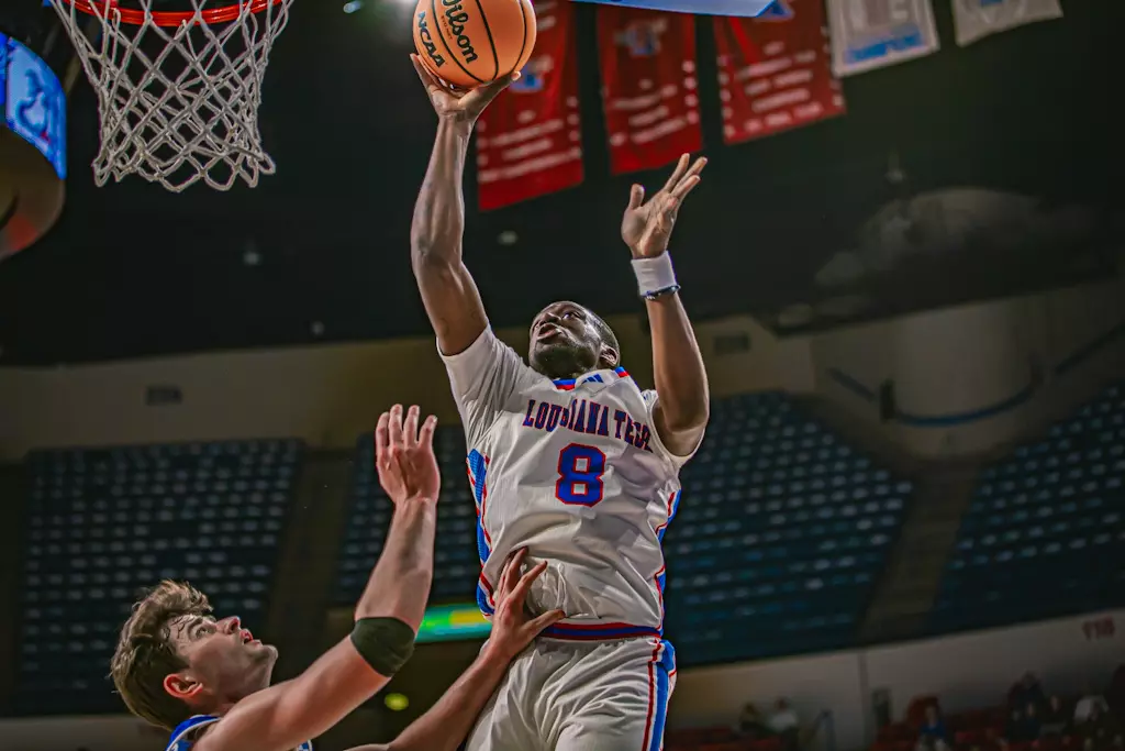 Bulldogs outlast Sycamores, 75-73, in first game of MTE
