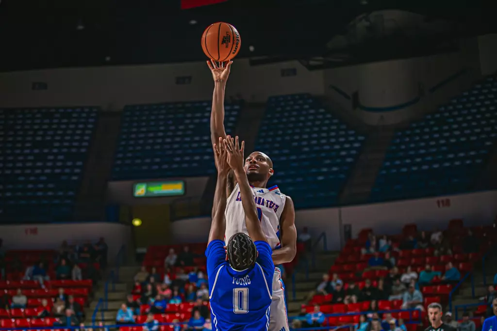Bulldogs outlast Sycamores, 75-73, in first game of MTE