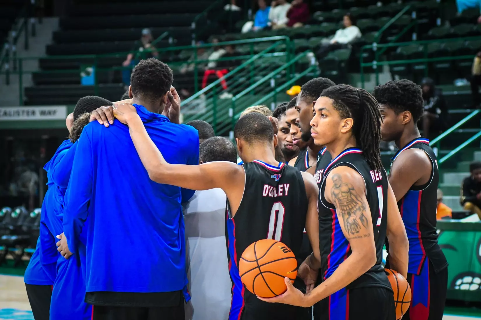 Bulldogs fall on the road to Green Wave, 61-53
