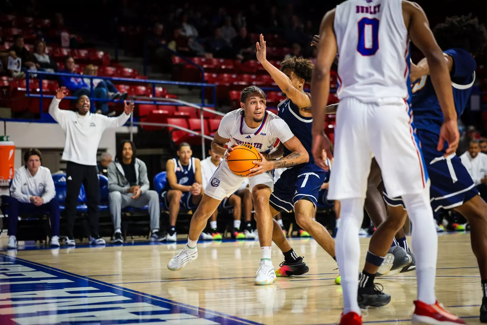 Bulldogs open CUSA play with 75-63 win over Miners