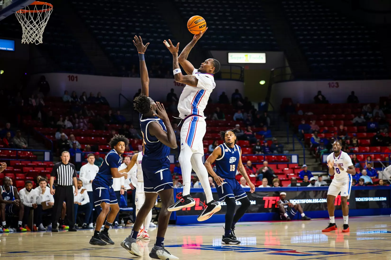 Bulldogs open CUSA play with 75-63 win over Miners