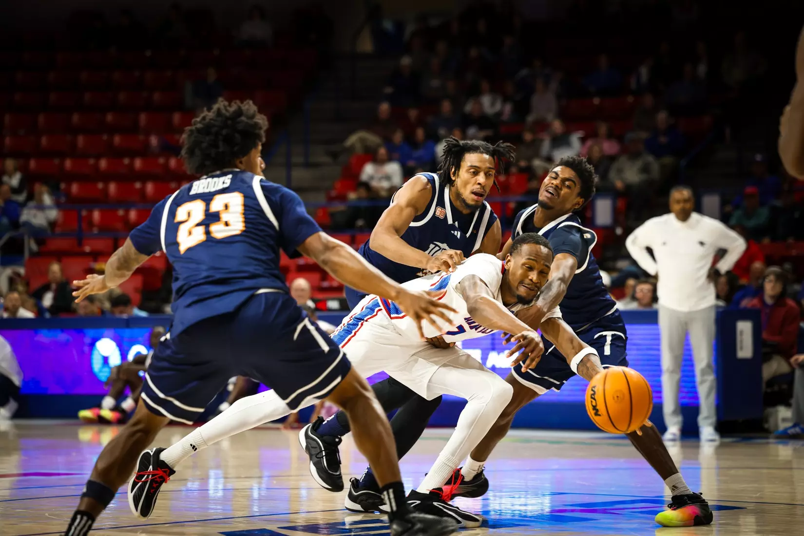 Bulldogs open CUSA play with 75-63 win over Miners