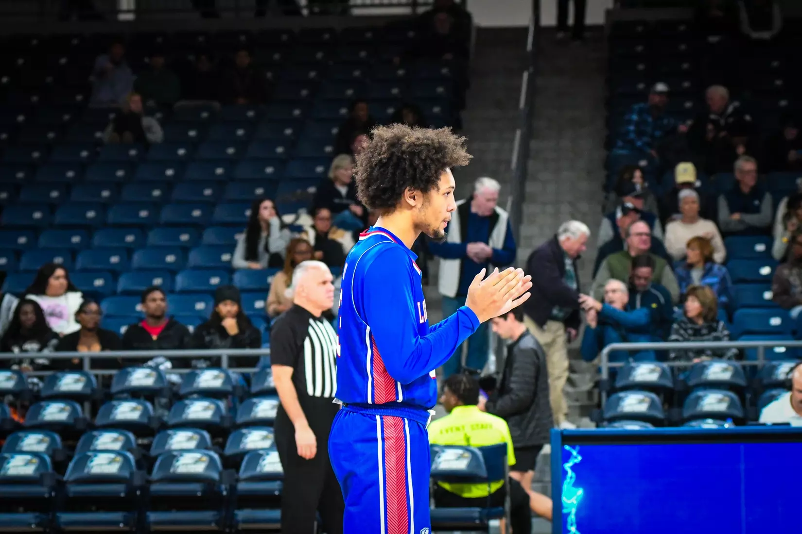 Bulldogs drop road contest to Eagles, 77-69