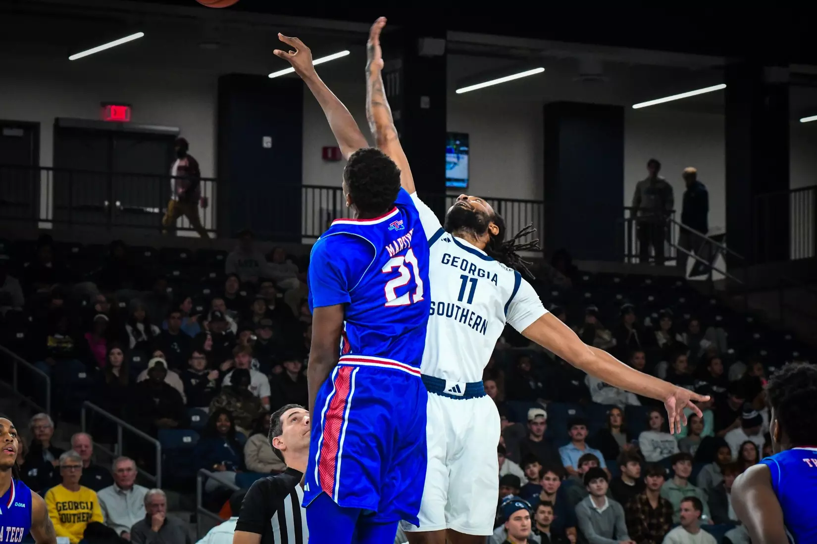 Bulldogs drop road contest to Eagles, 77-69