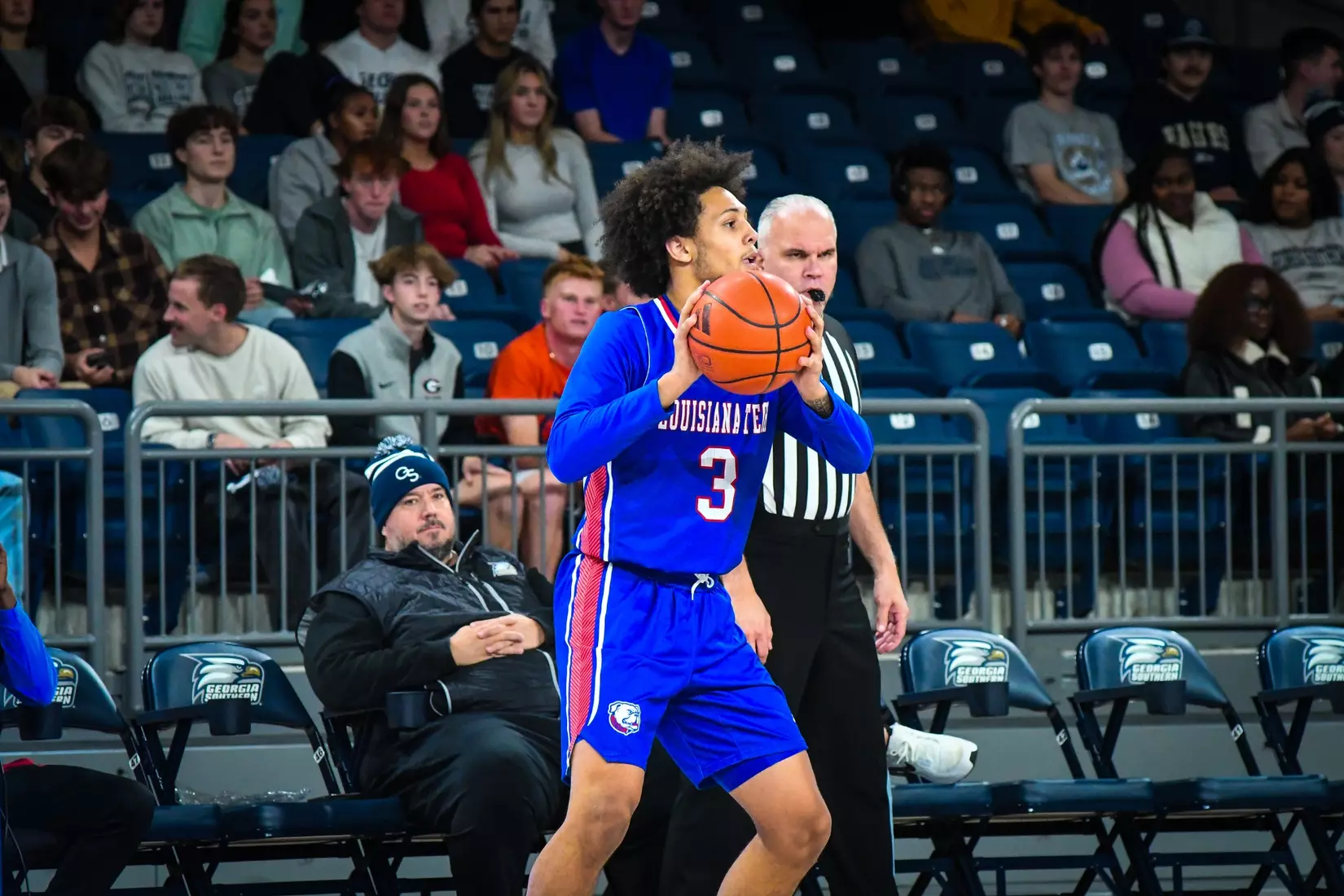 Bulldogs drop road contest to Eagles, 77-69