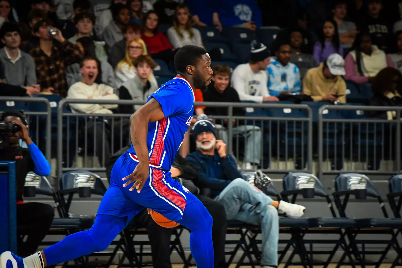 Bulldogs drop road contest to Eagles, 77-69