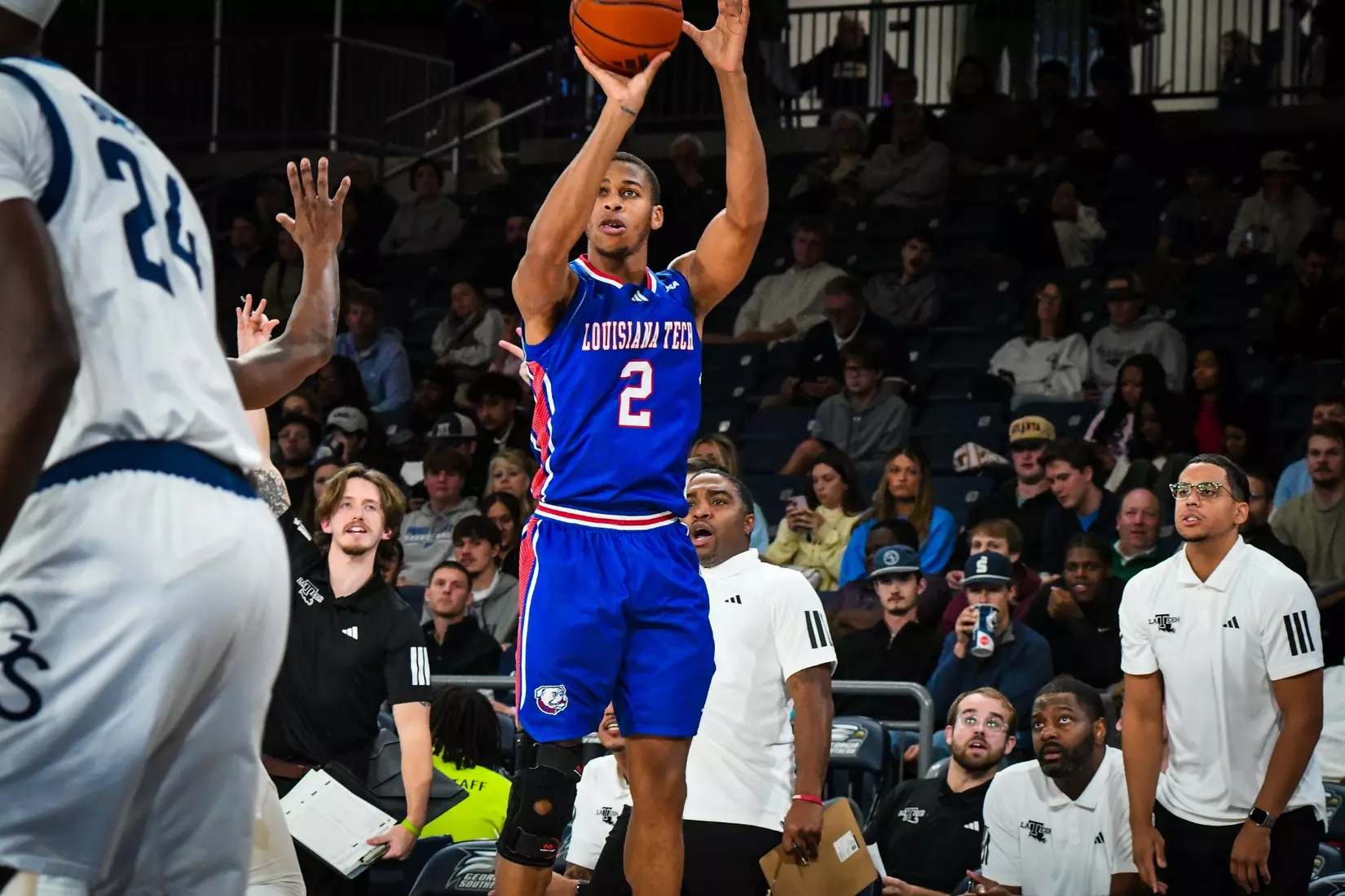 Bulldogs drop road contest to Eagles, 77-69