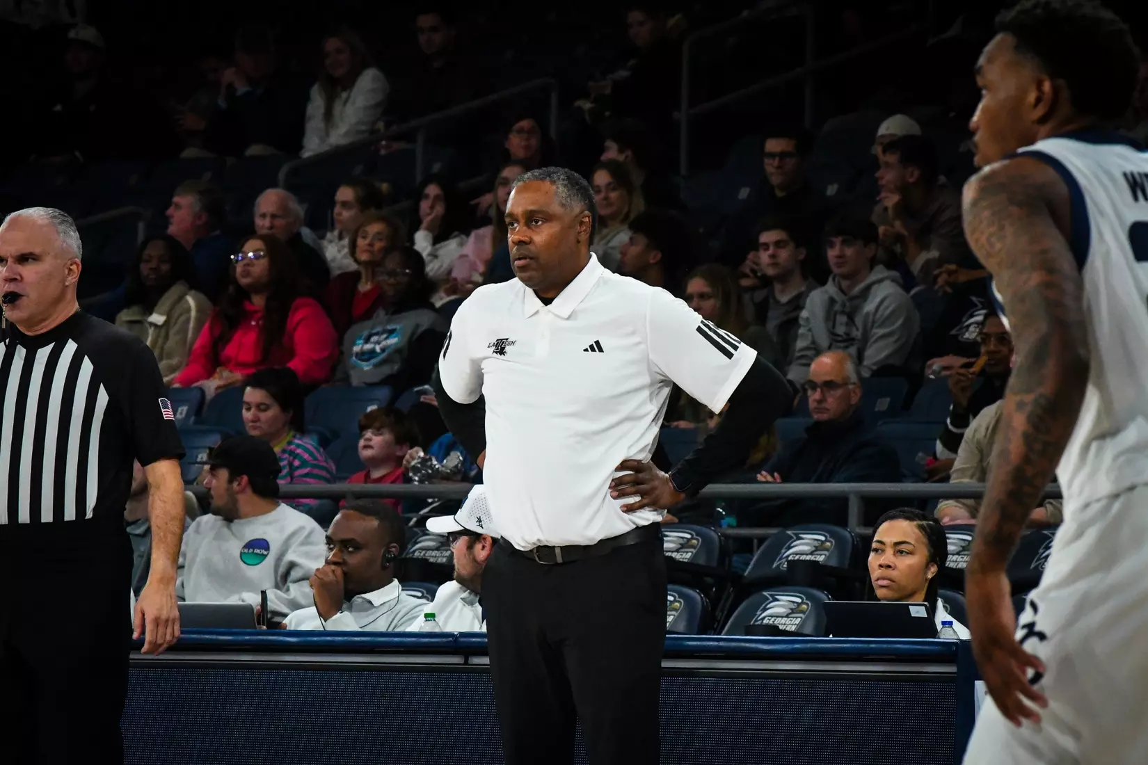 Bulldogs drop road contest to Eagles, 77-69