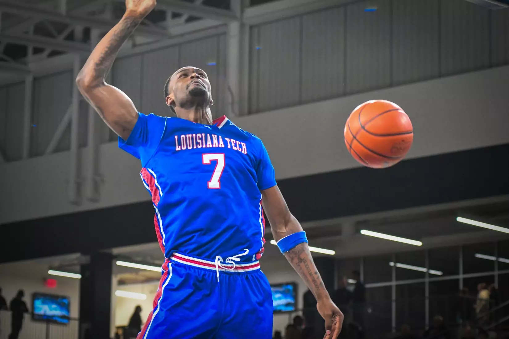 Bulldogs drop road contest to Eagles, 77-69