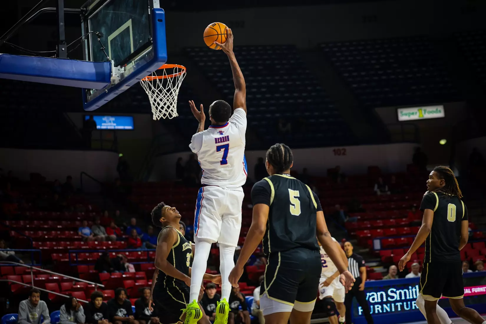 Bulldogs dominate Royals, 89-37, to remain unbeaten at home
