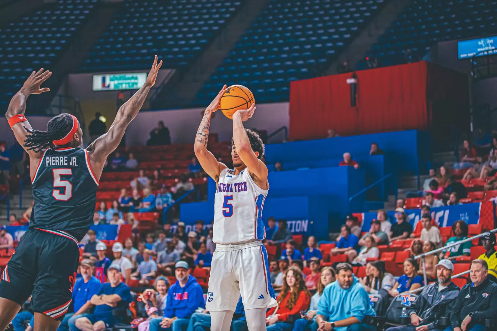 Bulldogs edged by Gamecocks, 70-68, in the TAC