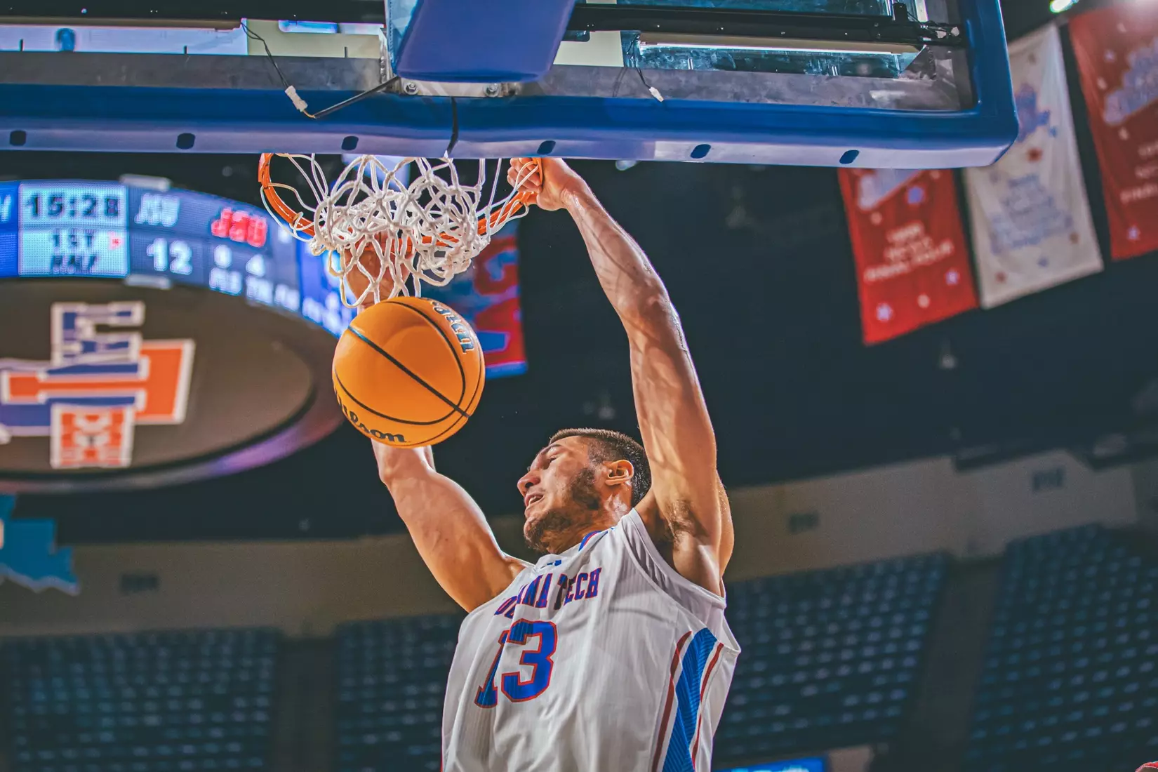 Bulldogs edged by Gamecocks, 70-68, in the TAC