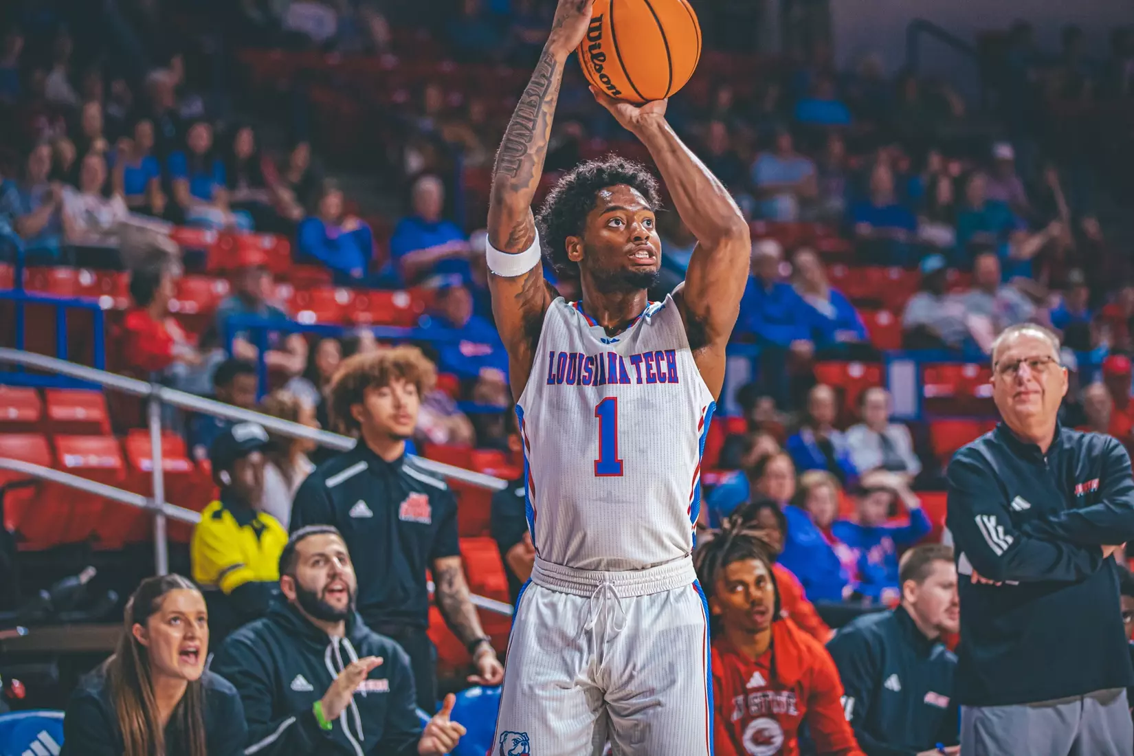 Bulldogs edged by Gamecocks, 70-68, in the TAC