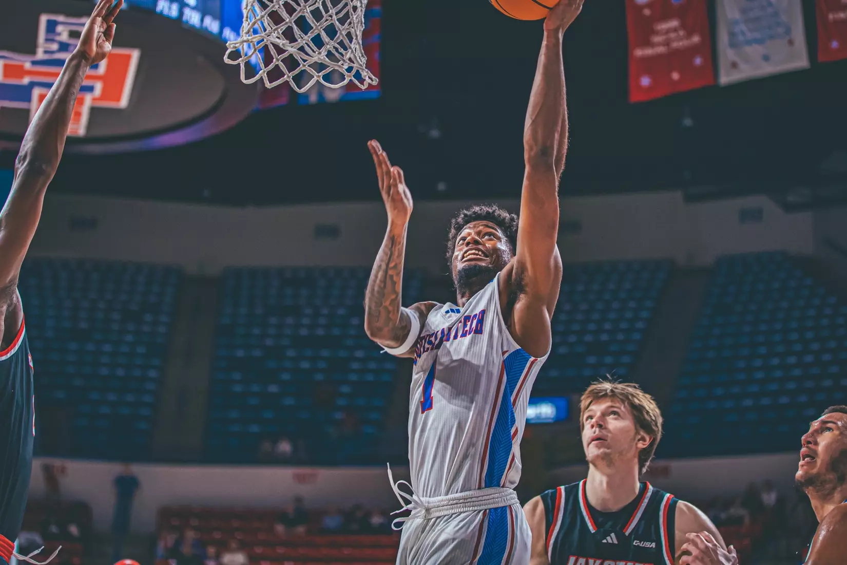Bulldogs edged by Gamecocks, 70-68, in the TAC