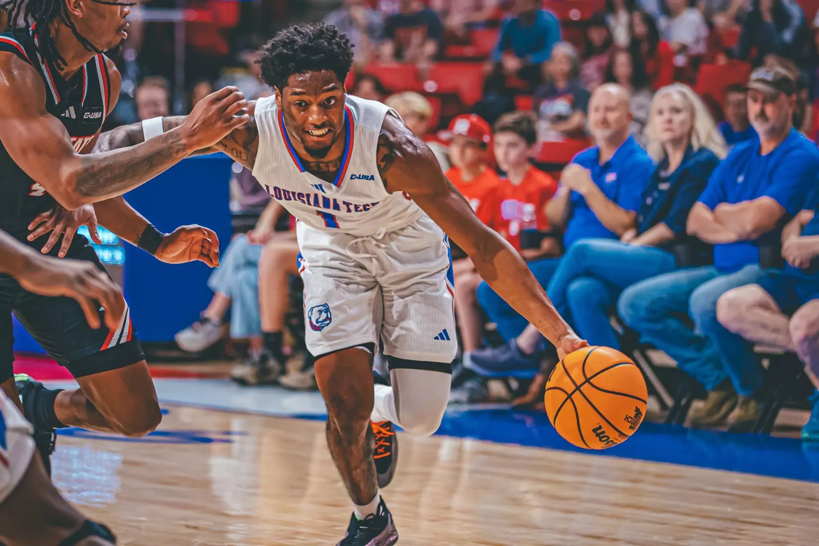 Bulldogs edged by Gamecocks, 70-68, in the TAC