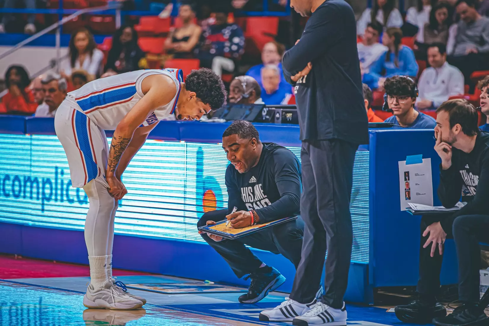 Bulldogs edged by Gamecocks, 70-68, in the TAC