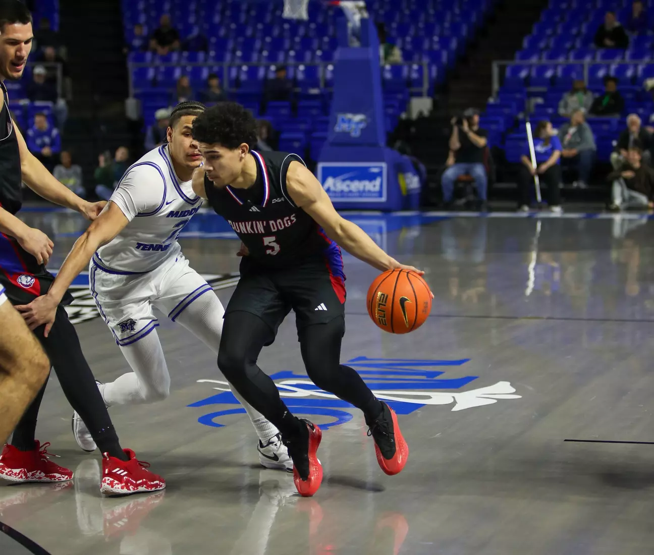 Bulldogs beat Blue Raiders, 85-74, in Murfreesboro