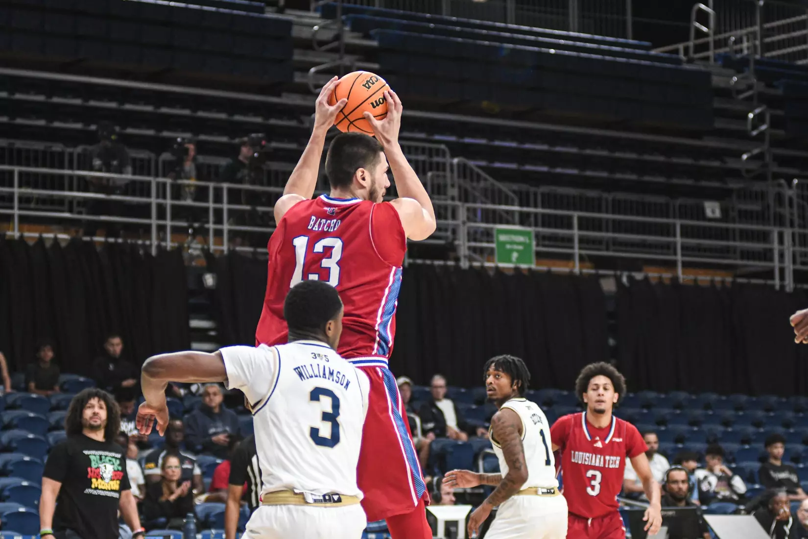 Bulldogs snap road losing skid with 82-71 win over Panthers in Miami