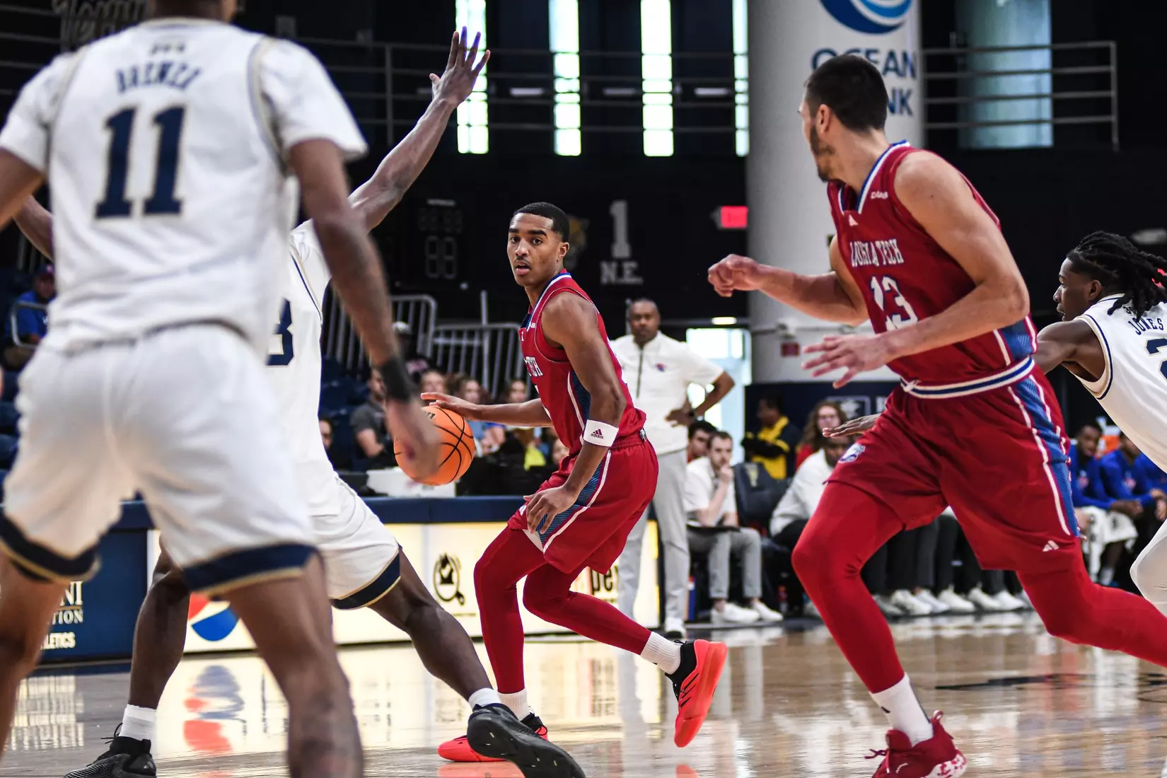 Bulldogs snap road losing skid with 82-71 win over Panthers in Miami