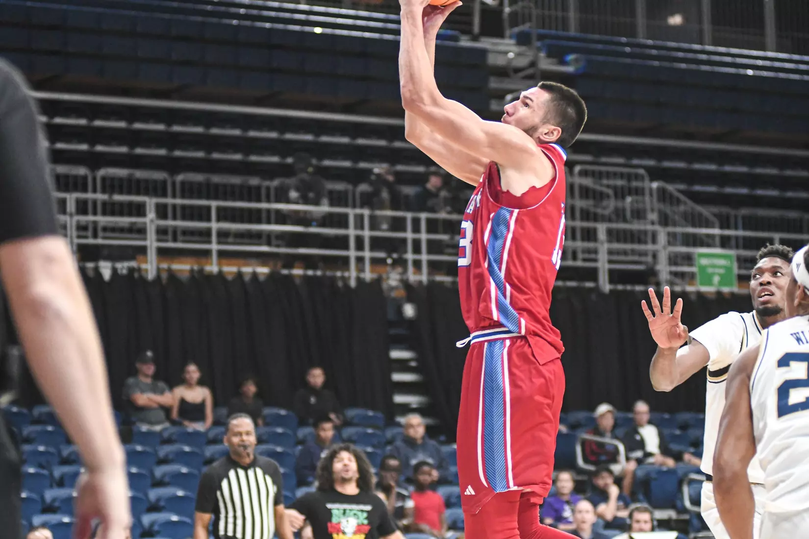 Bulldogs snap road losing skid with 82-71 win over Panthers in Miami