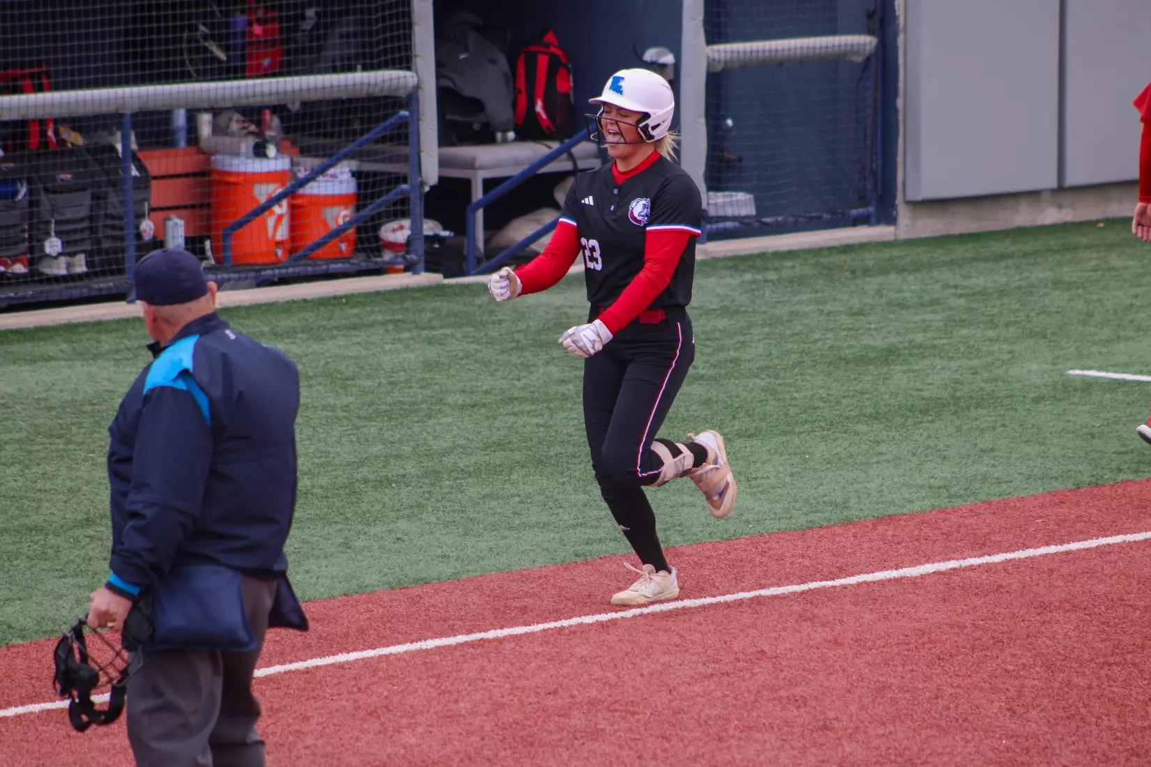 Bulldogs defeat Miners 4-3 in Series Opener.