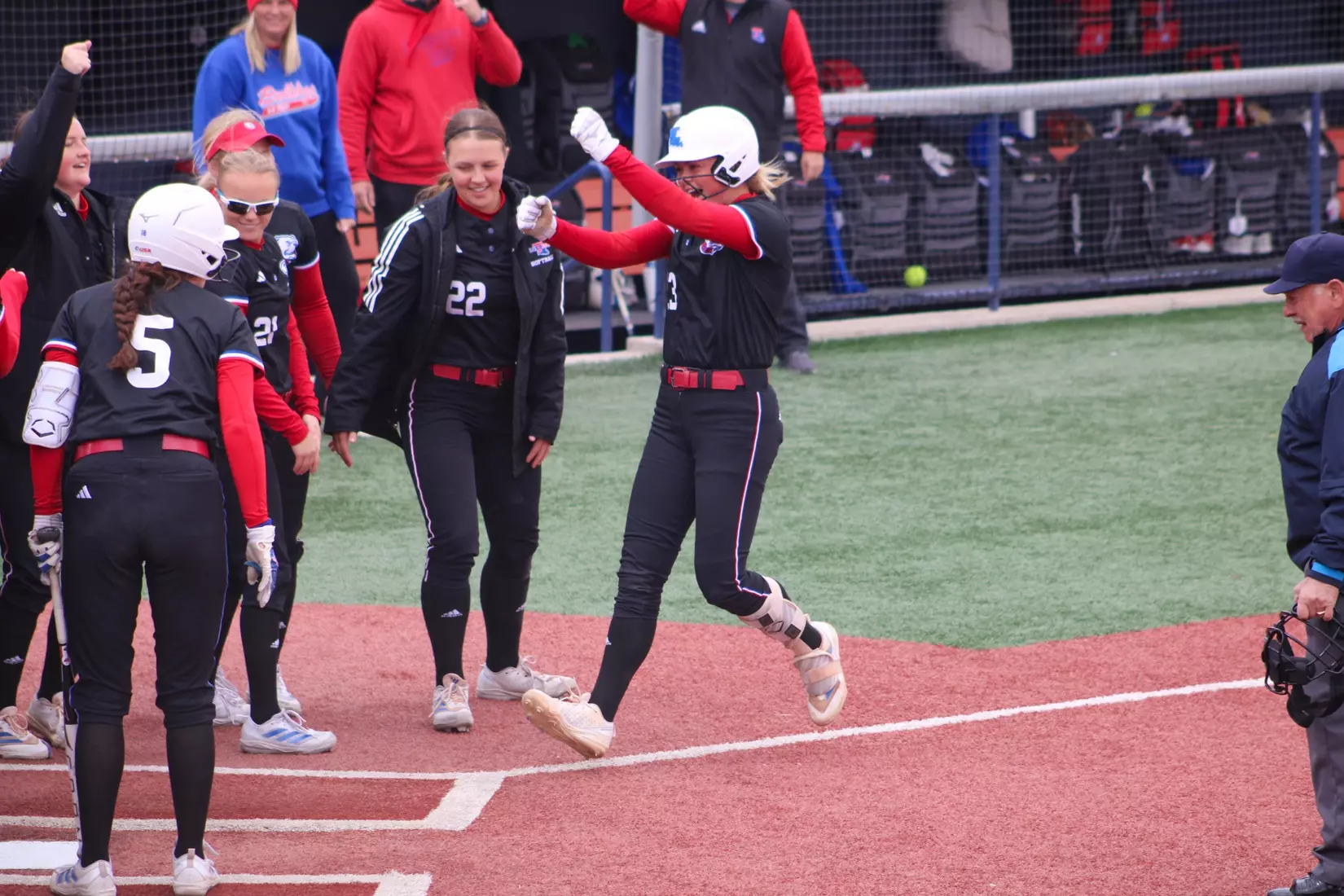 Bulldogs defeat Miners 4-3 in Series Opener.