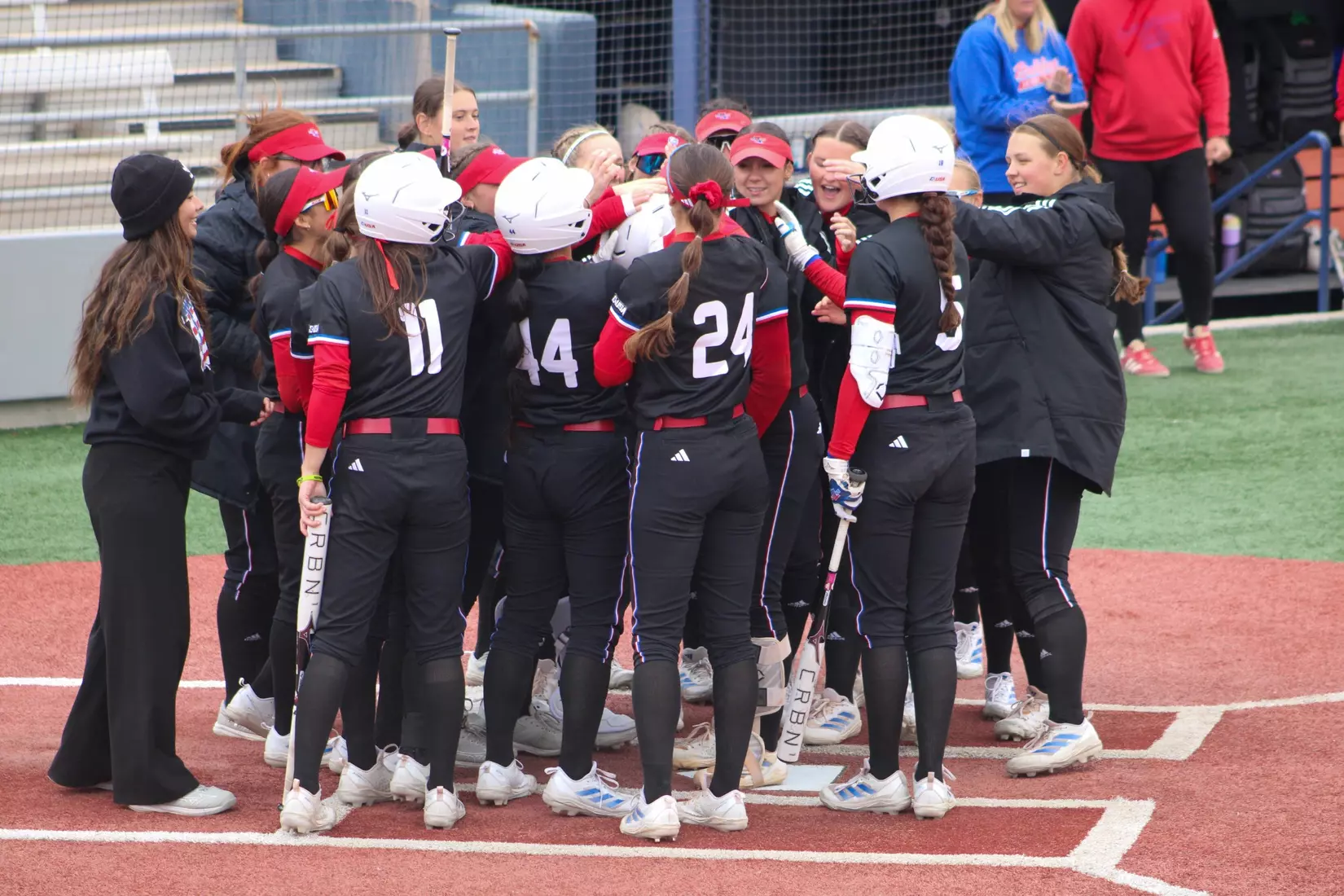 Bulldogs defeat Miners 4-3 in Series Opener.