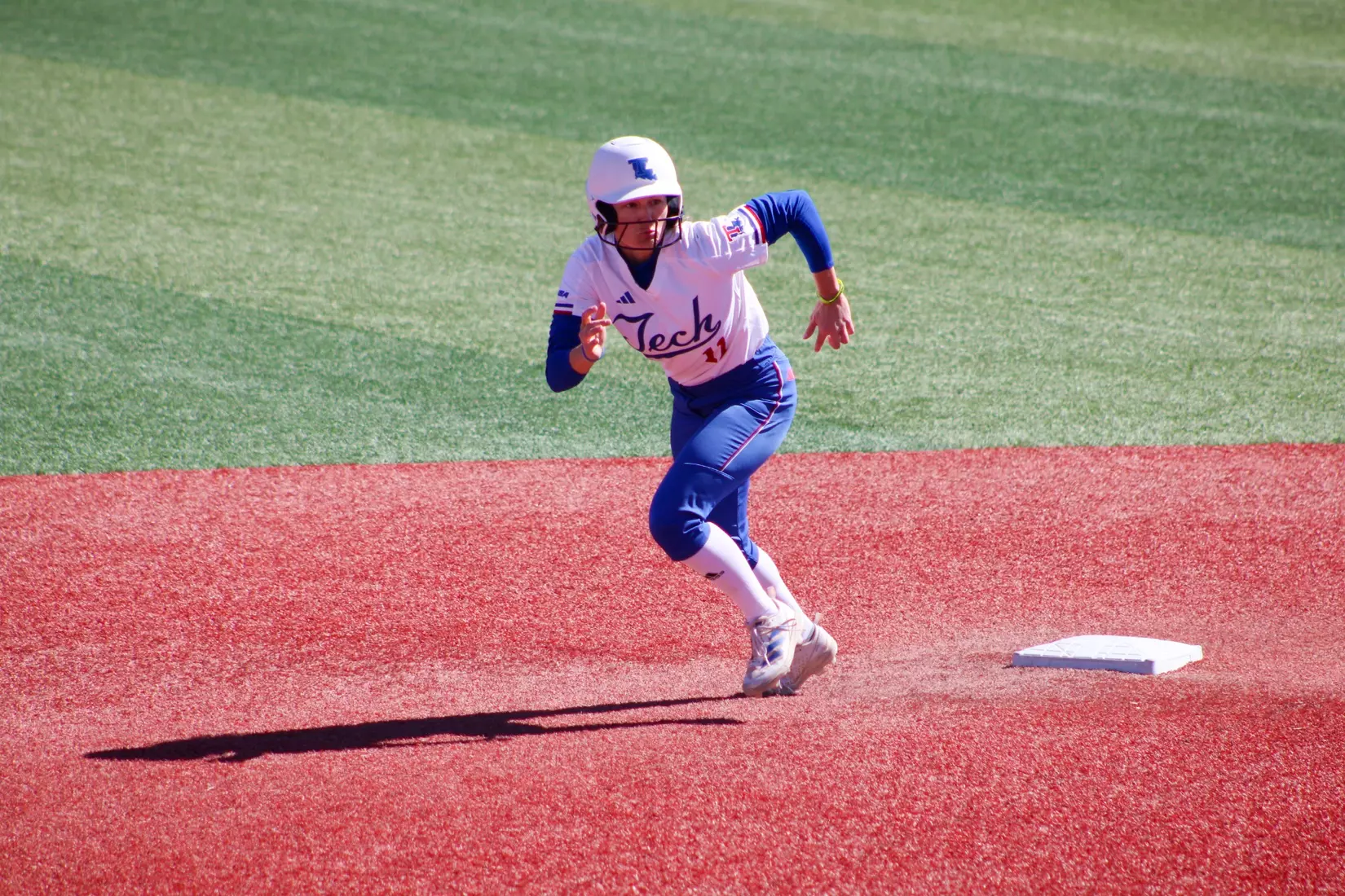 Bulldogs defeat Miners 7-6 in nine innings.
