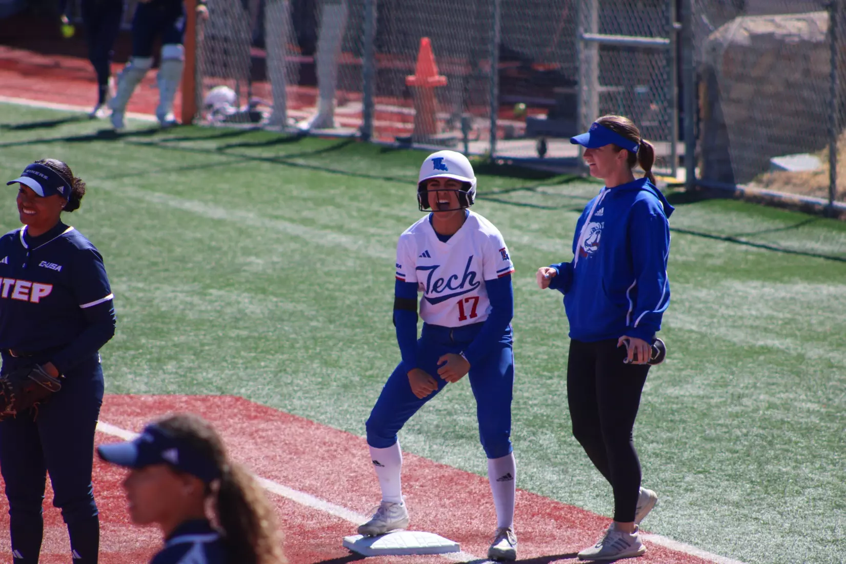 Bulldogs defeat Miners 7-6 in nine innings.