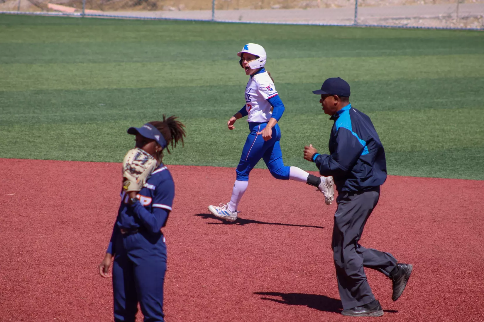 Bulldogs defeat Miners 7-6 in nine innings.