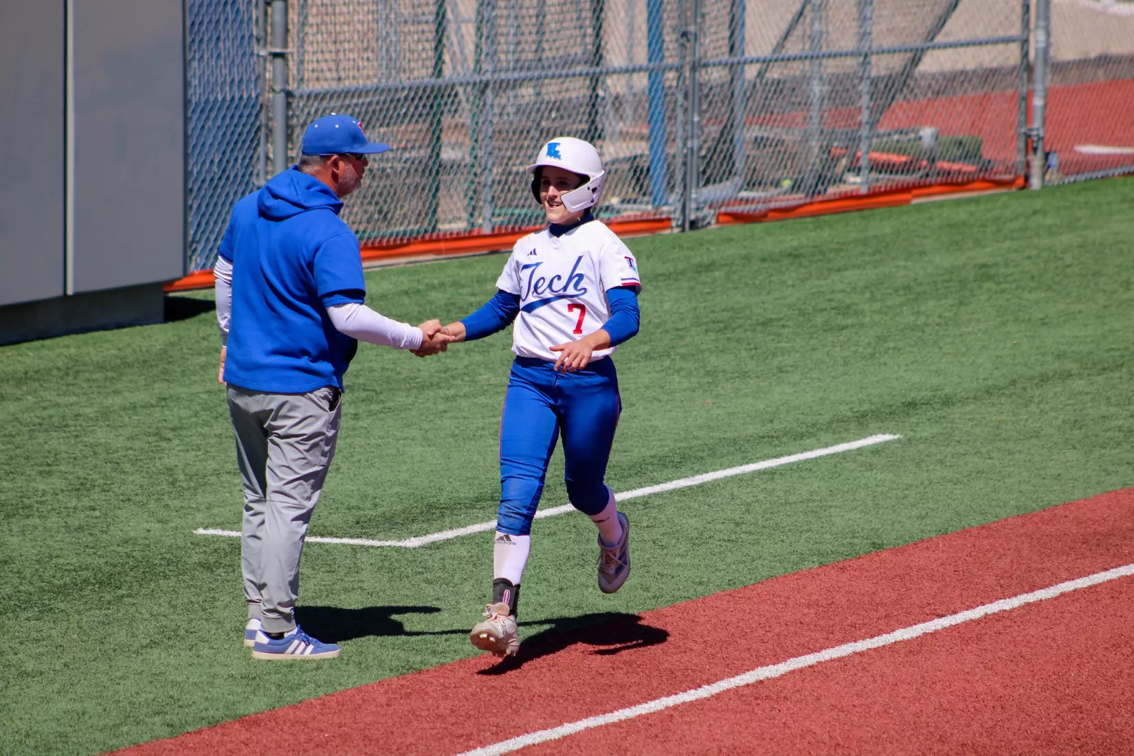 Bulldogs defeat Miners 7-6 in nine innings.