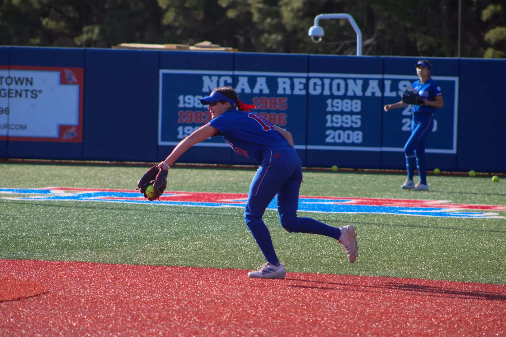 Bulldogs defeat Blue Raiders 7-2 to open series.