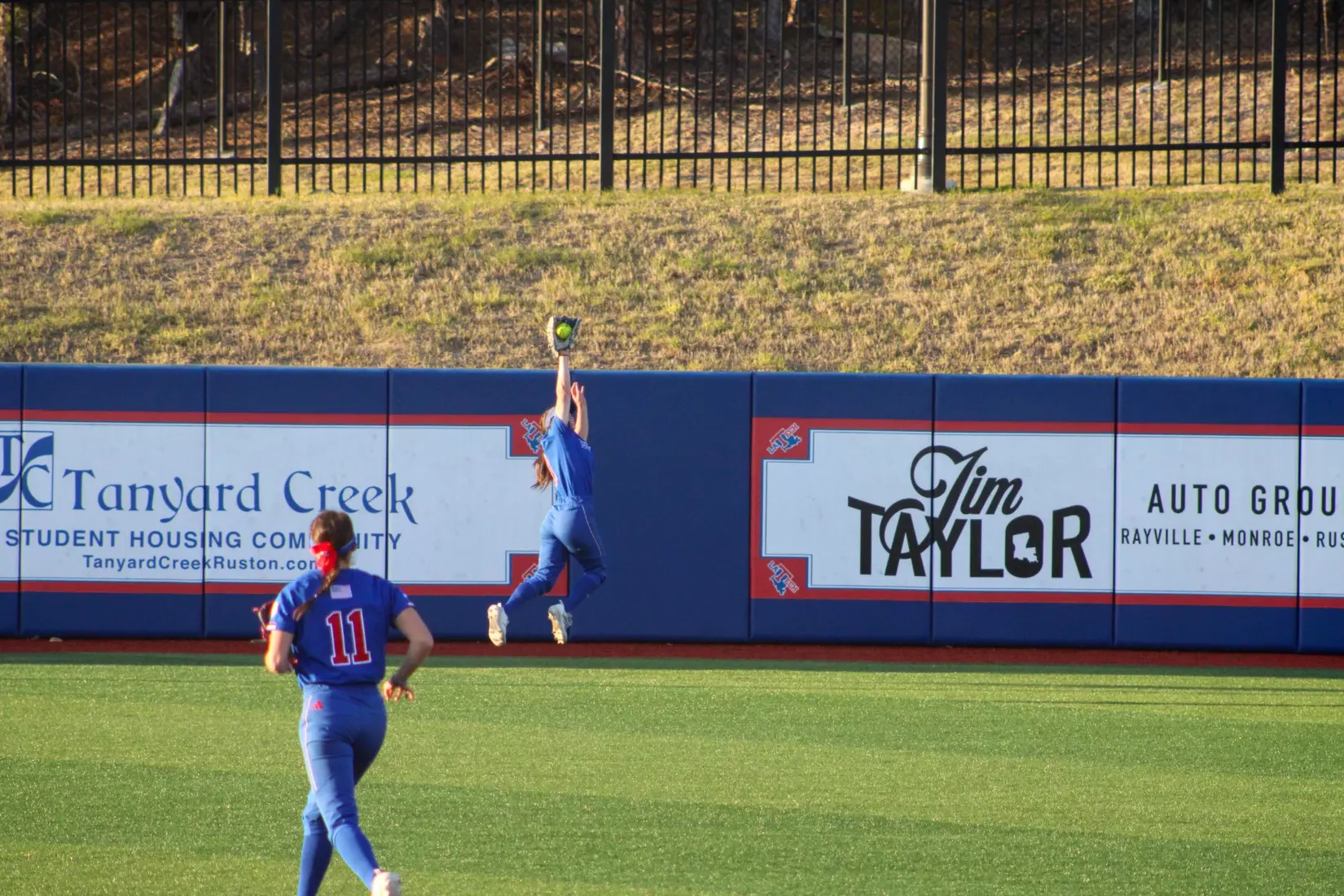 Bulldogs defeat Blue Raiders 7-2 to open series.