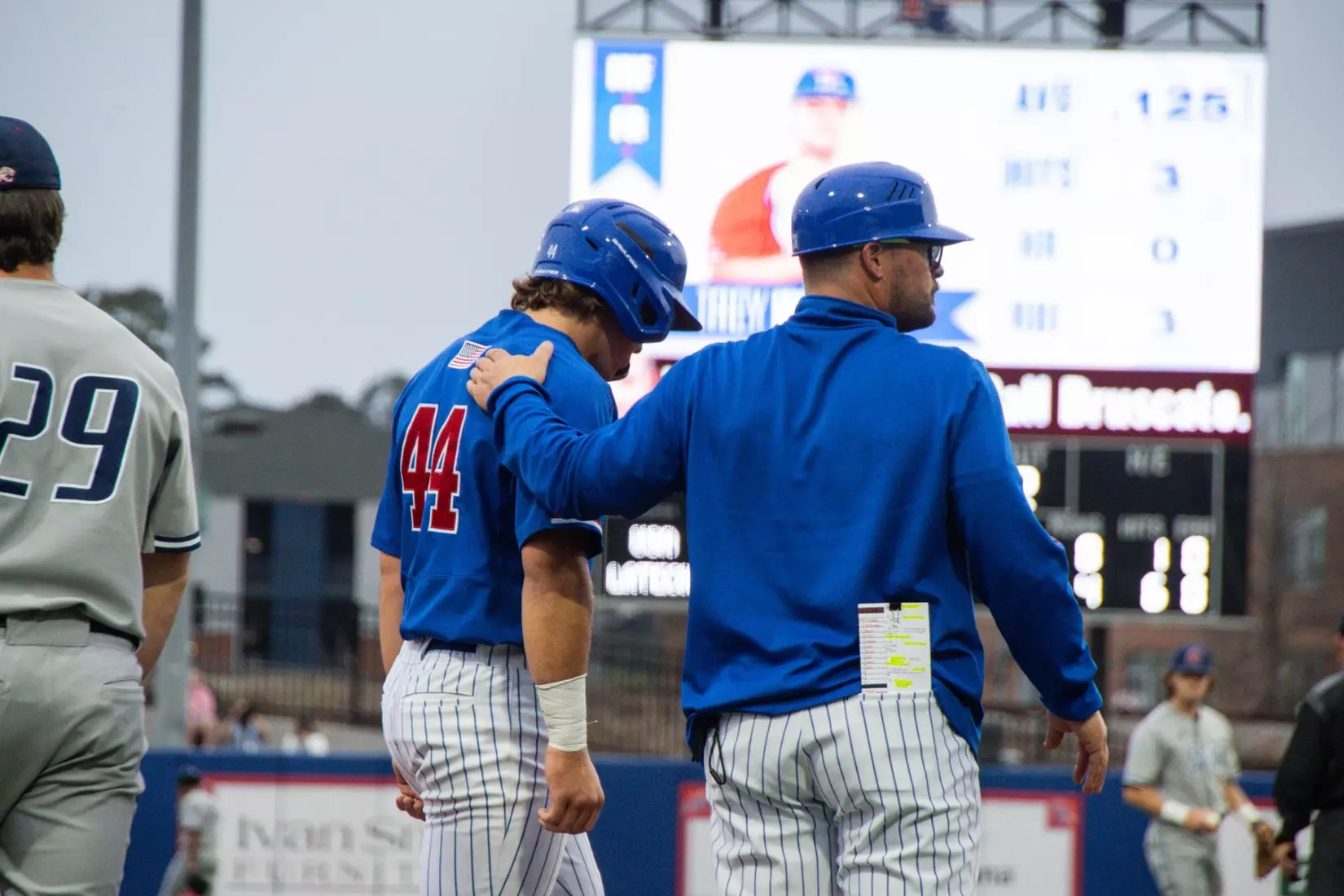 Bulldogs take series opener from Jaguars, Burroughs earns 400th career win