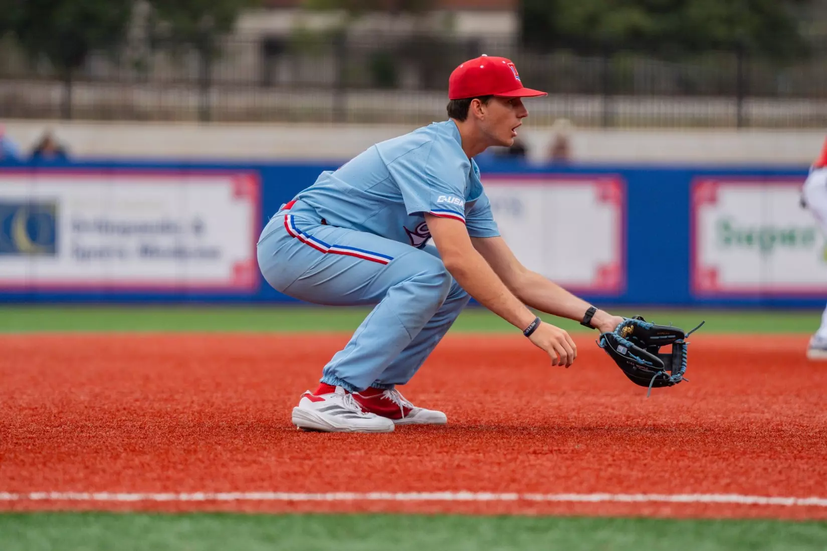 Bulldogs fall in series finale to Jaguars