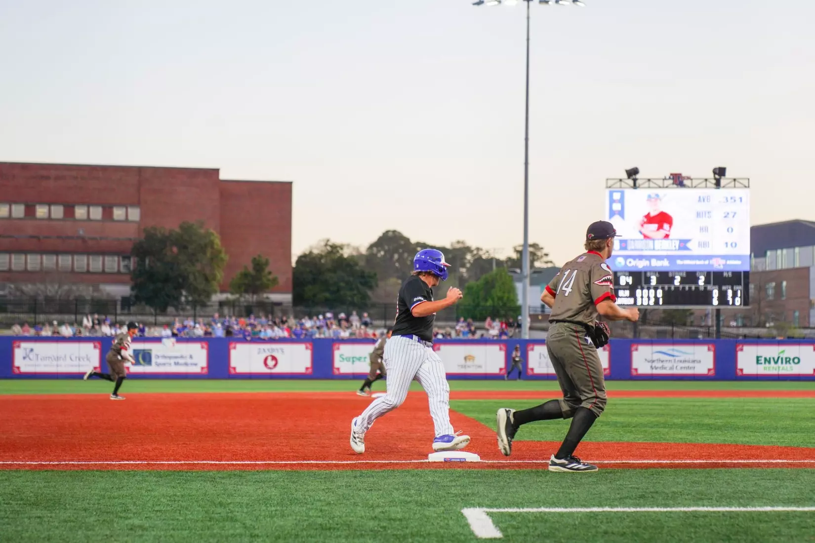 Mexico, Diamond 'Dogs down Warhawks in midweek contest at the Love Shack