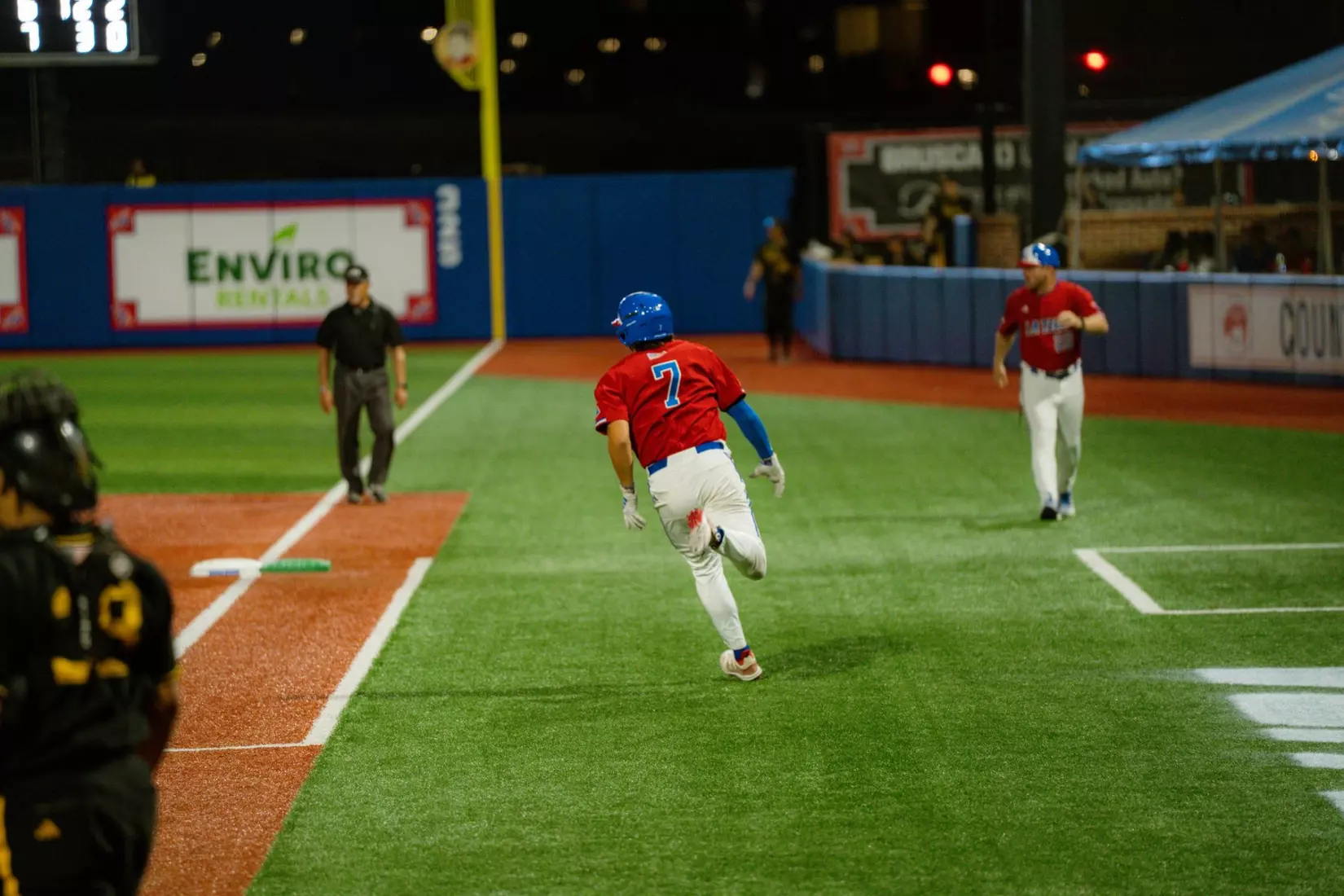 Bulldogs take care of crosstown foe Tigers, 14-6