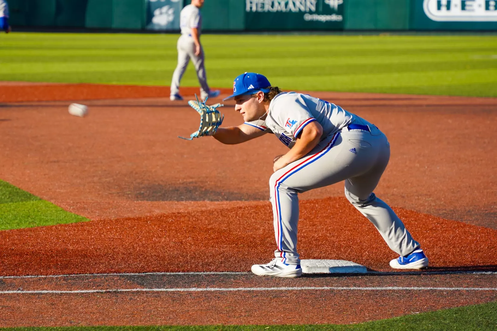 Bulldogs hold on to take series opener from Bearkats, 6-5